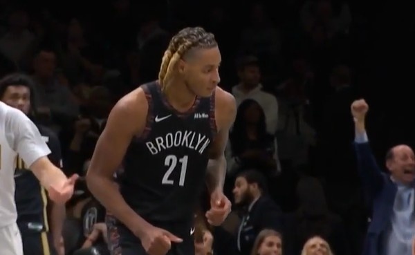 云开体育-关键一攻一防！克洛尼补防钉板大帽布朗 随后追身三分反超1分！